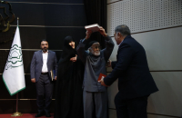 شهردار قم با استقبال خانواده شهدا کار خود را آغاز کرد