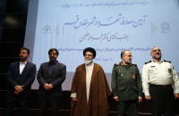 شهردار قم با استقبال خانواده شهدا کار خود را آغاز کرد