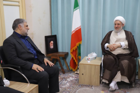 شهردار قم با آیت‌الله اراکی دیدار و گفت‌وگو کرد
