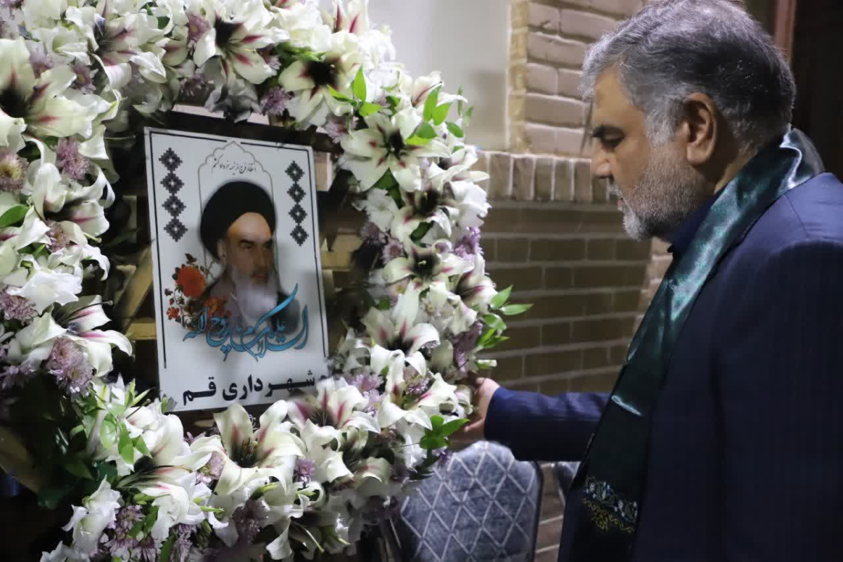 آئین تجدید عهد شهردار و مدیران شهرداری قم با آرمان‌های انقلاب اسلامی