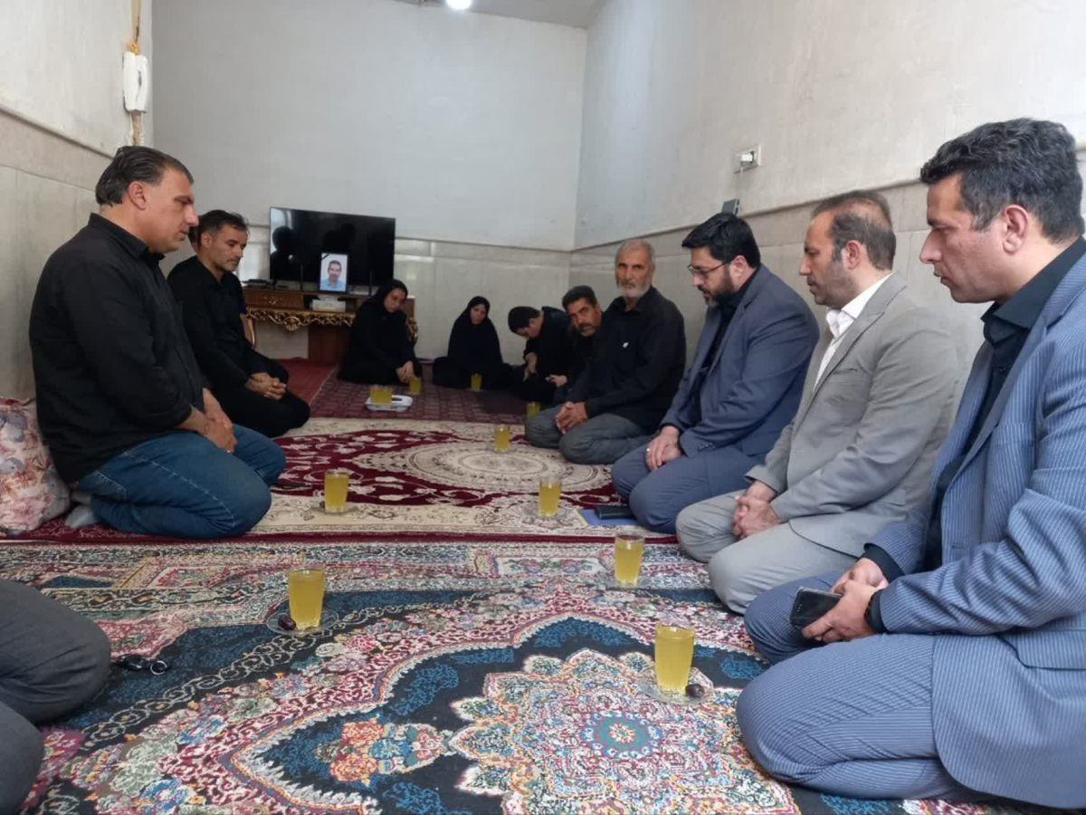 دیدار مدیران شهرداری قم با خانواده مرحوم مجید ذوقی، خادم فقید شهر کریمه اهل‌بیت(ع)