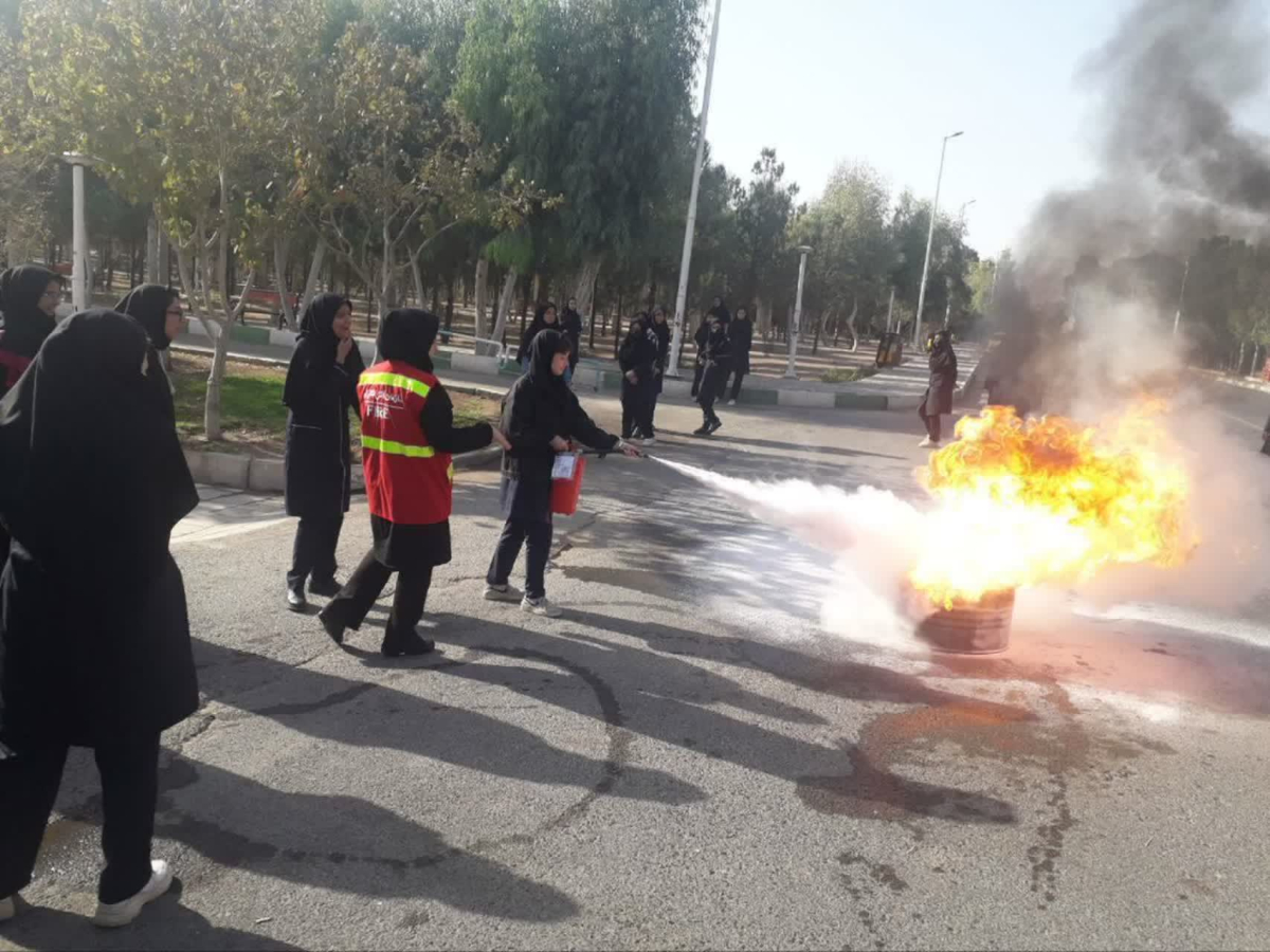 اجرای طرح آموزشی «مدرسه آماده، شهر تاب‌آور» در مدارس متوسطه قم