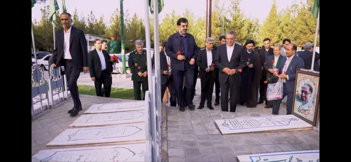 تجدید میثاق استاندار و مدیران استان با شهیدان در گلزار بهشت معصومه(س)