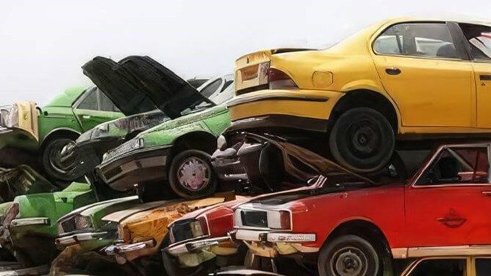 اسقاط ۳۵۰ دستگاه تاکسی فرسوده در شهر قم