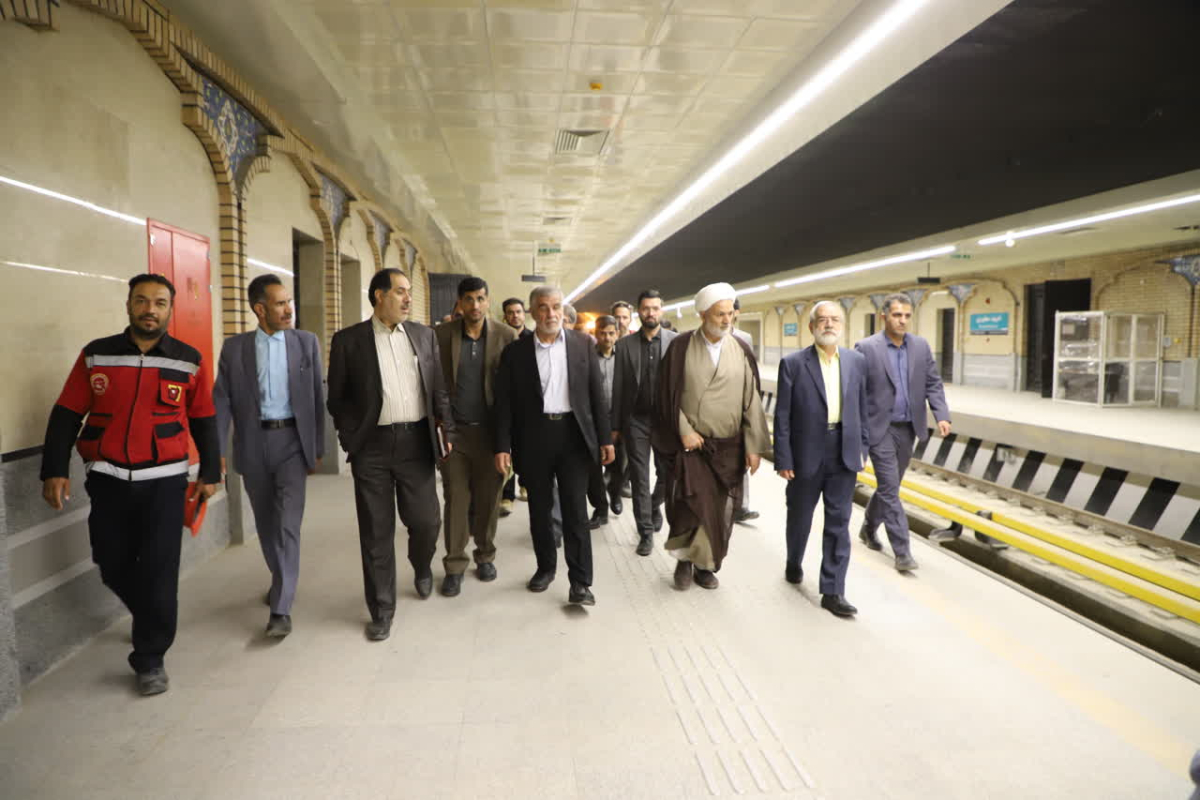 بازدید اعضای کمیسیون امور داخلی و شوراهای مجلس از متروی قم 