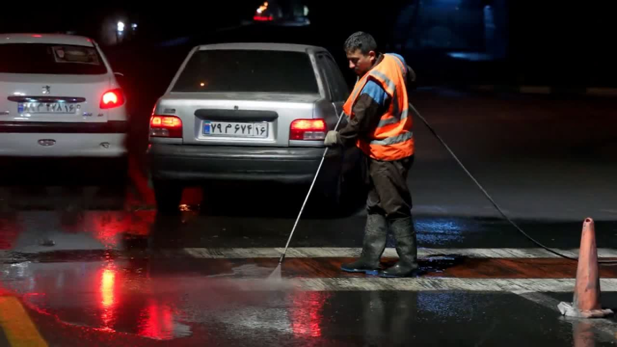اجرای عملیات شست و شو و تنظیف خطوط ترافیکی 