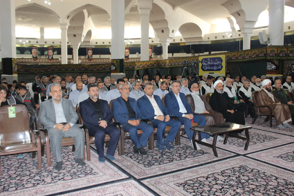 مدیران شهرداری قم به عنوان خادمان نماز جمعه تجلیل شدند