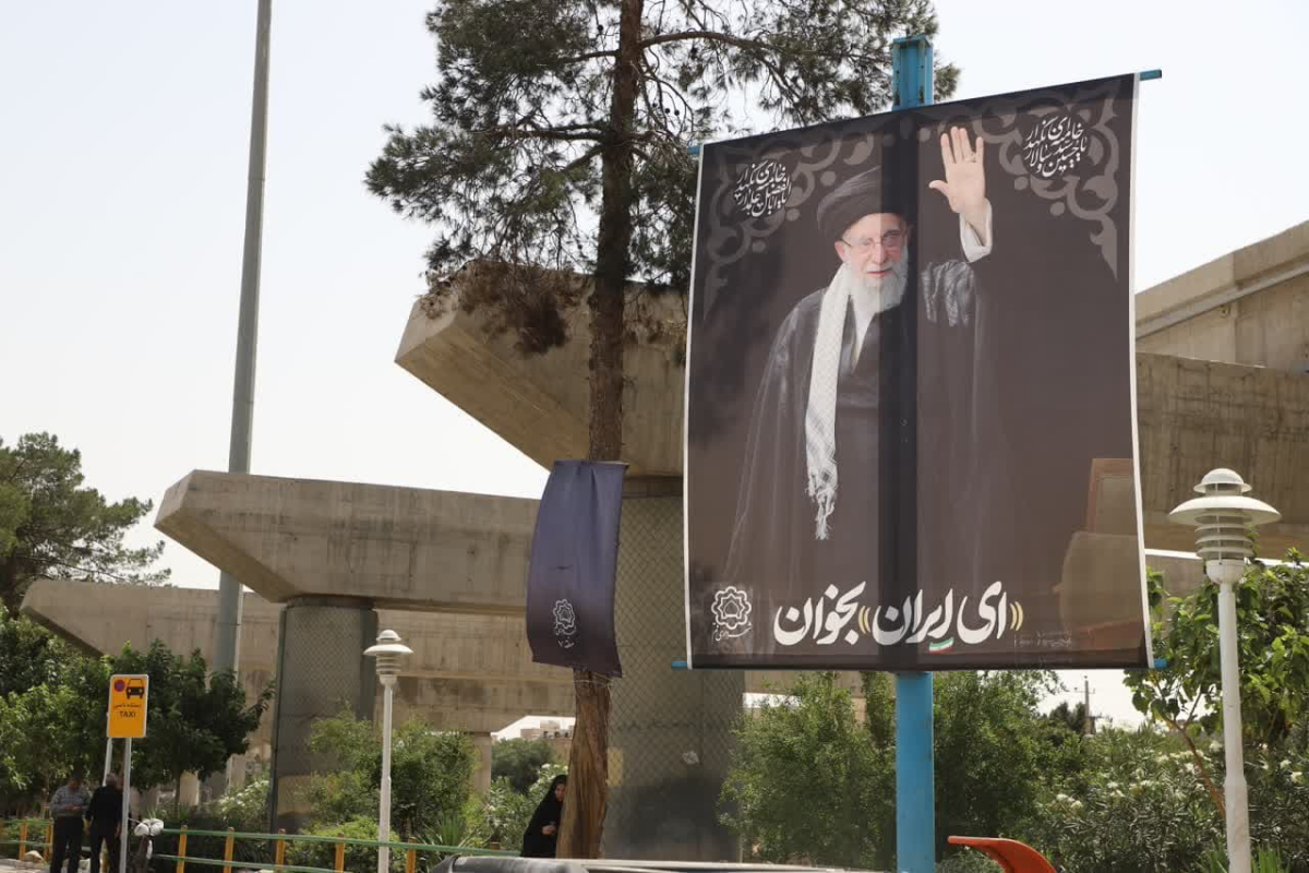 اکران گسترده تبلیغات محیطی پویش ملی «ای ایران بخوان» در سطح شهر قم